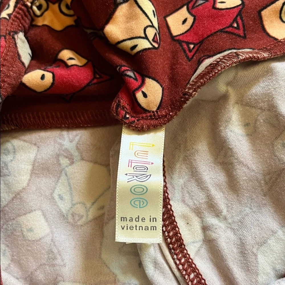 LuLaroe Patterned O/S Leggings - Maroon Owl/Deer Design RARE - Picture 3 of 5